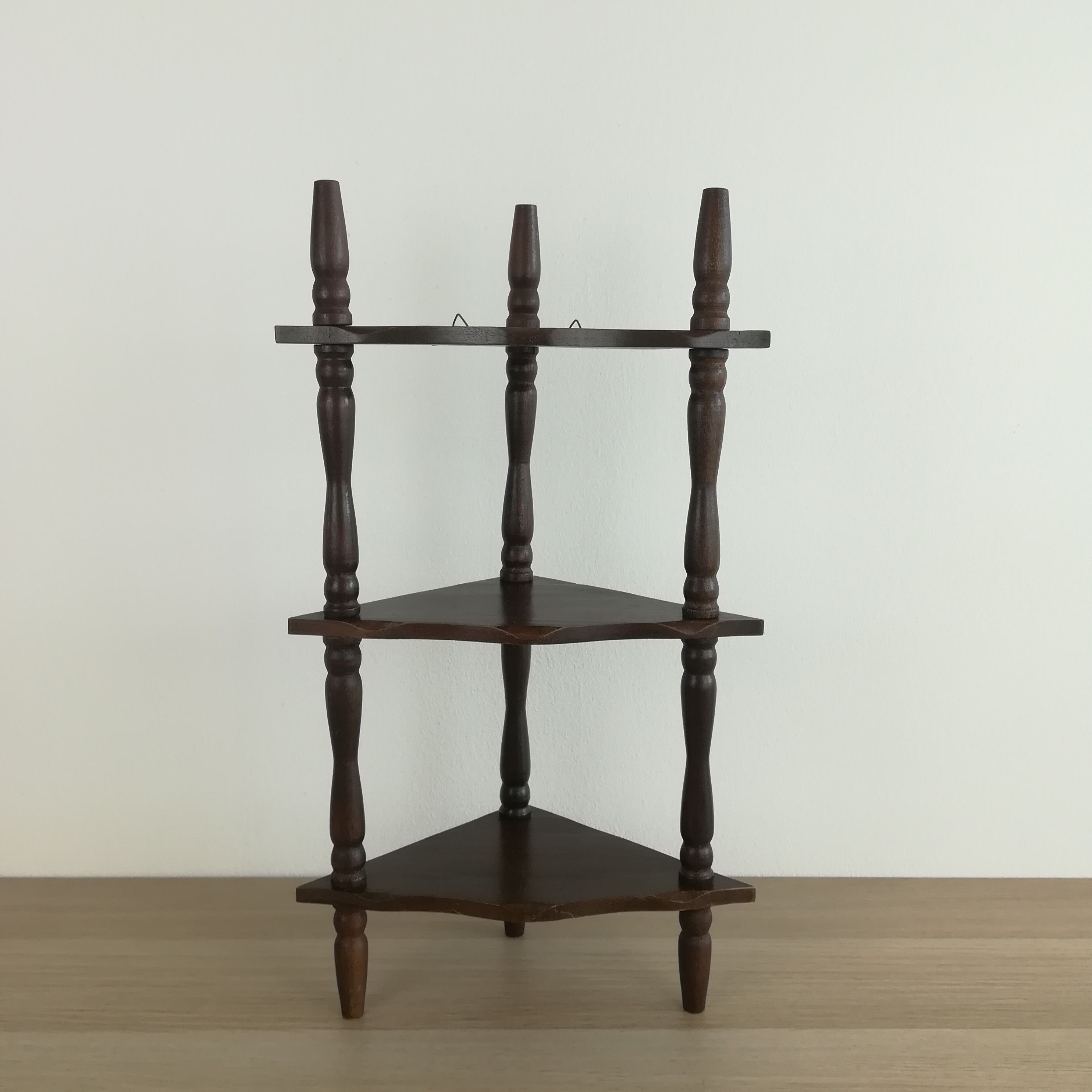 Wall corner shelf or to be installed