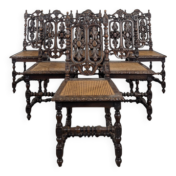 Série de 6 chaises Henri II en chêne sculpté ajouré assise cannée