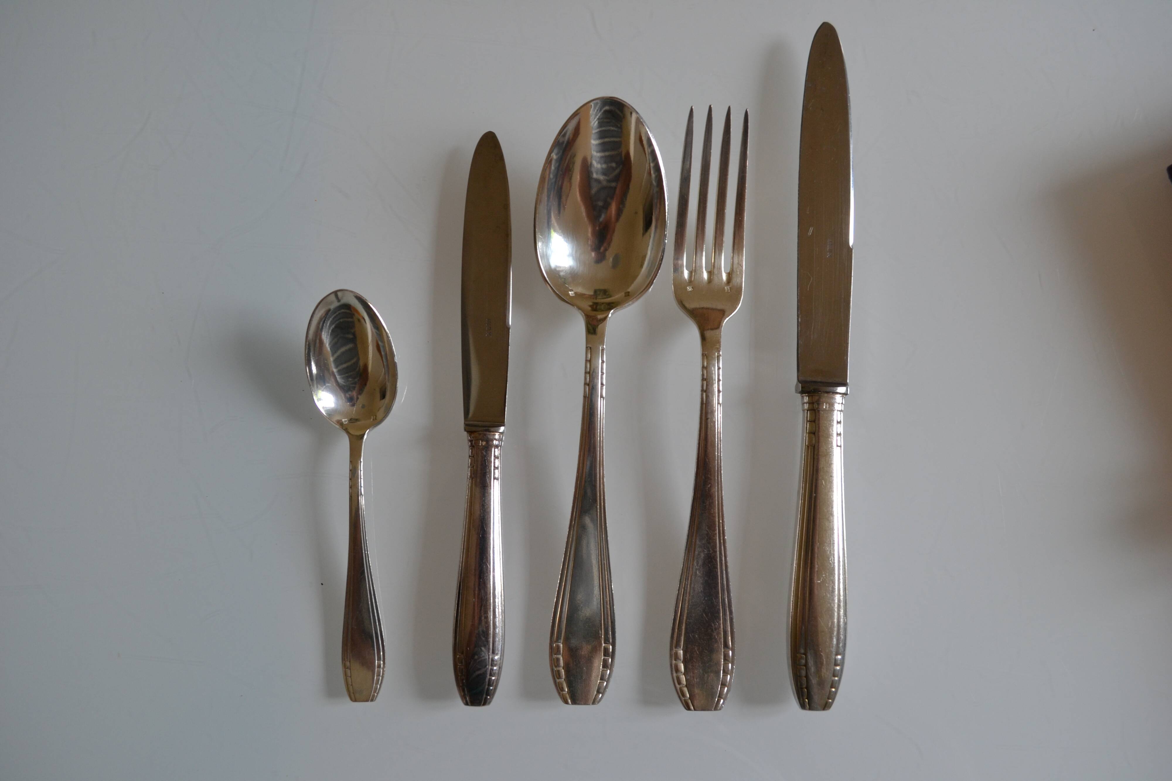 Complete silver-plated metal cutlery set in a 62-piece box
