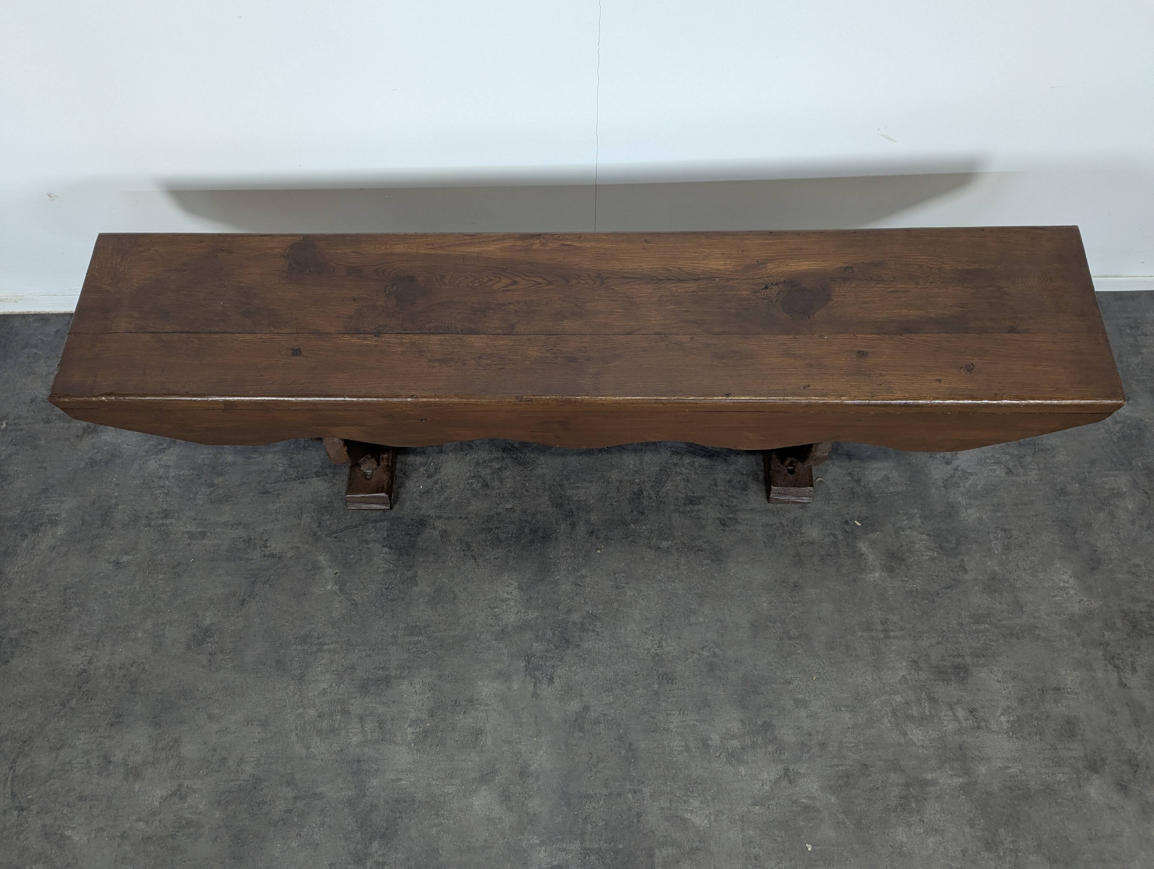 Rustic bench in solid oak with a small dowel size.