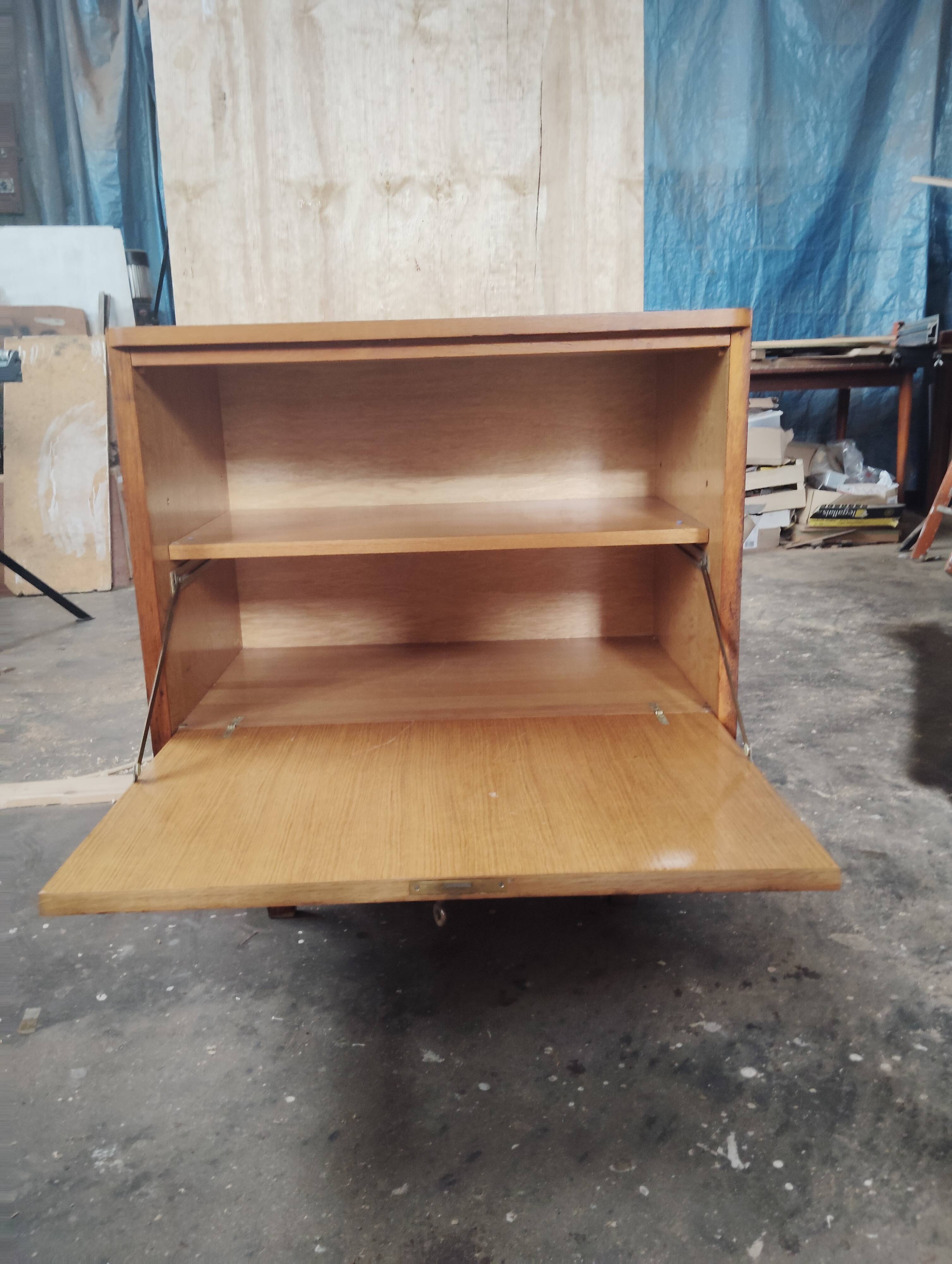 Vintage storage unit with compass legs
