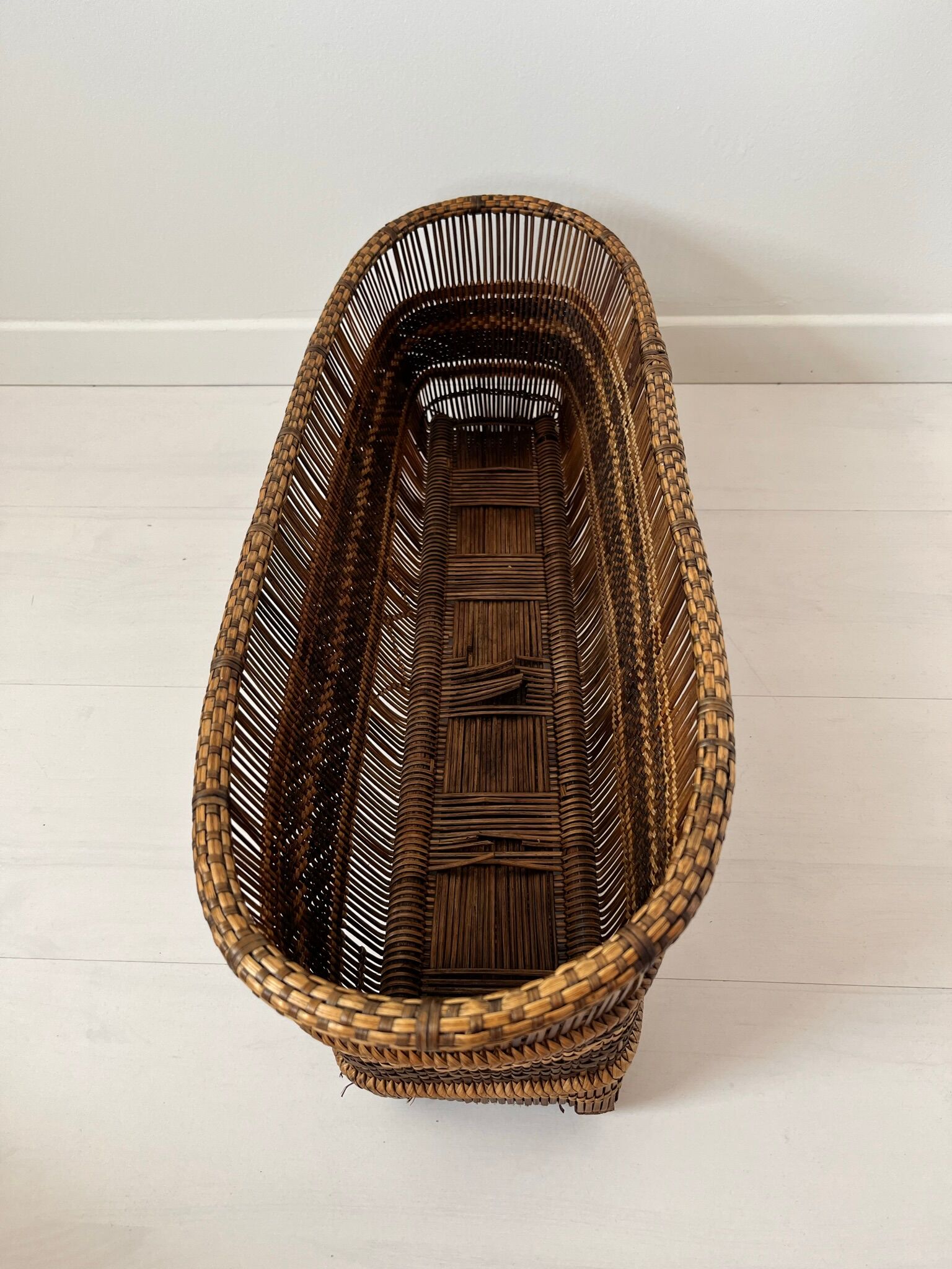 Pot cover in wicker and rattan