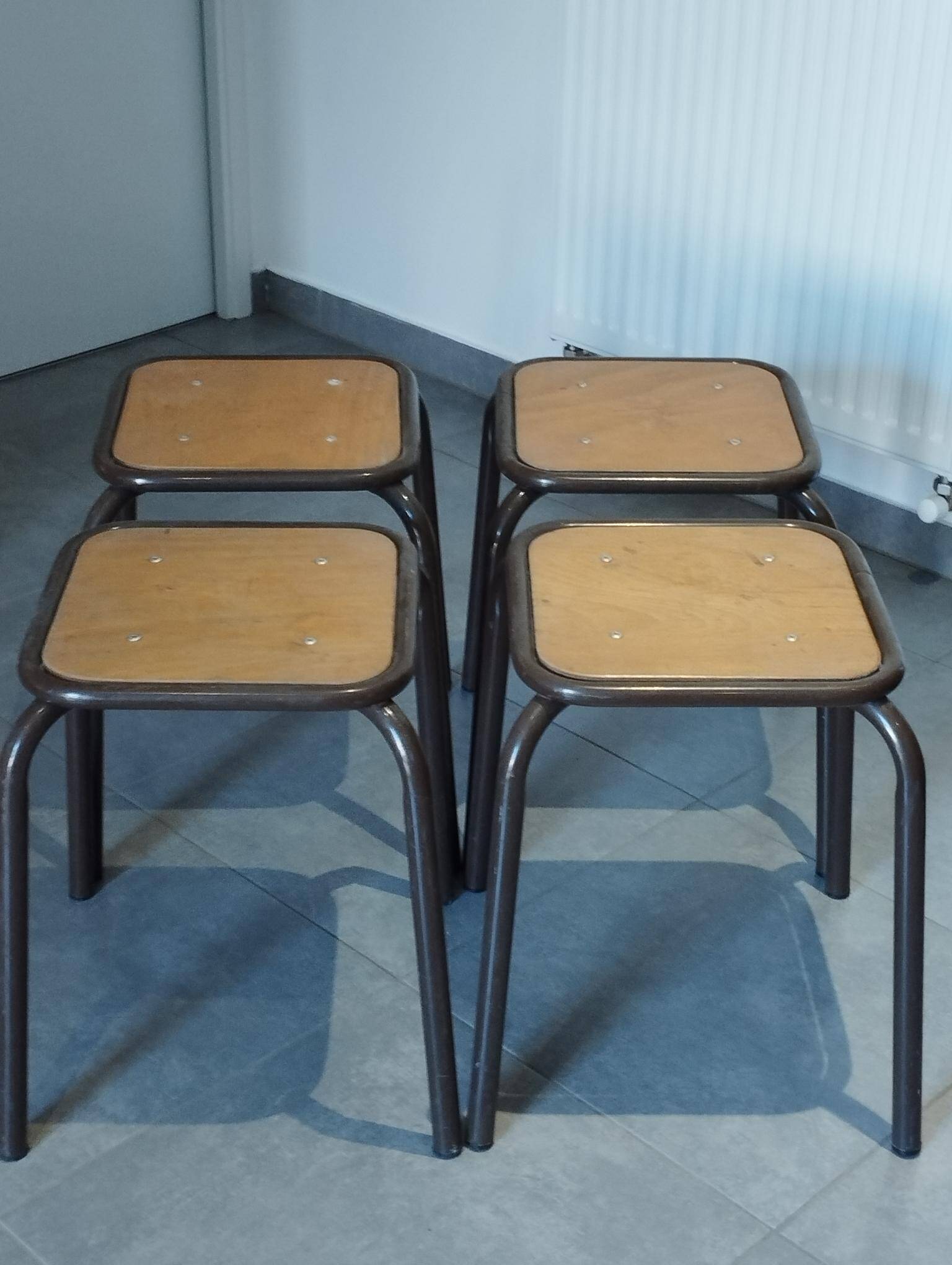 4 tabourets Mullca indus, atelier, école époque vintage