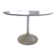 Tulip leg round table