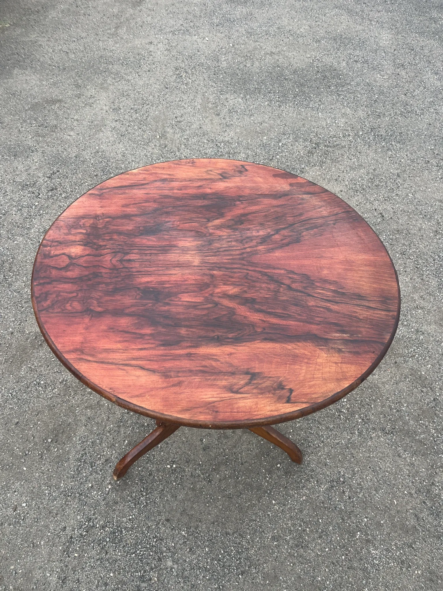 Antique round mahogany guéridon – Tripod central leg – 19th century