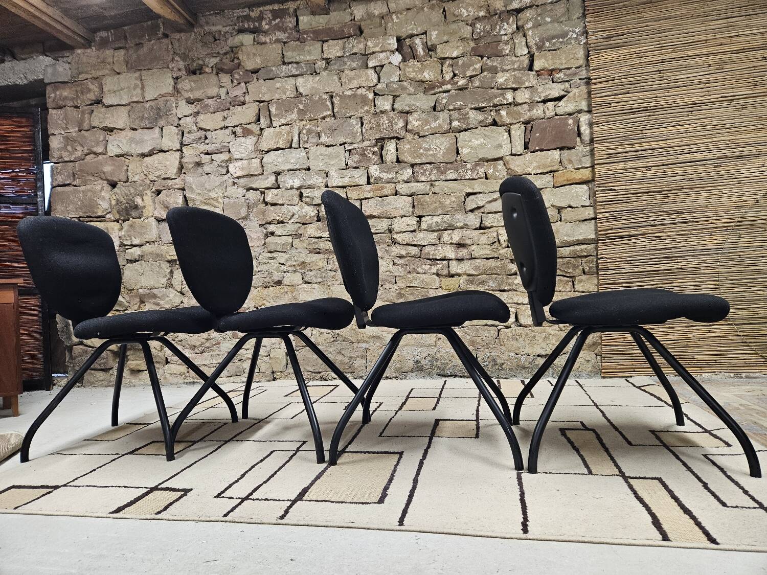 Set of 4 vintage design ergonomic chairs