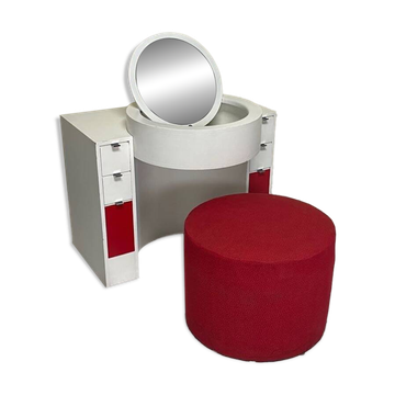 Bathroom toilet with a 70s pouf.