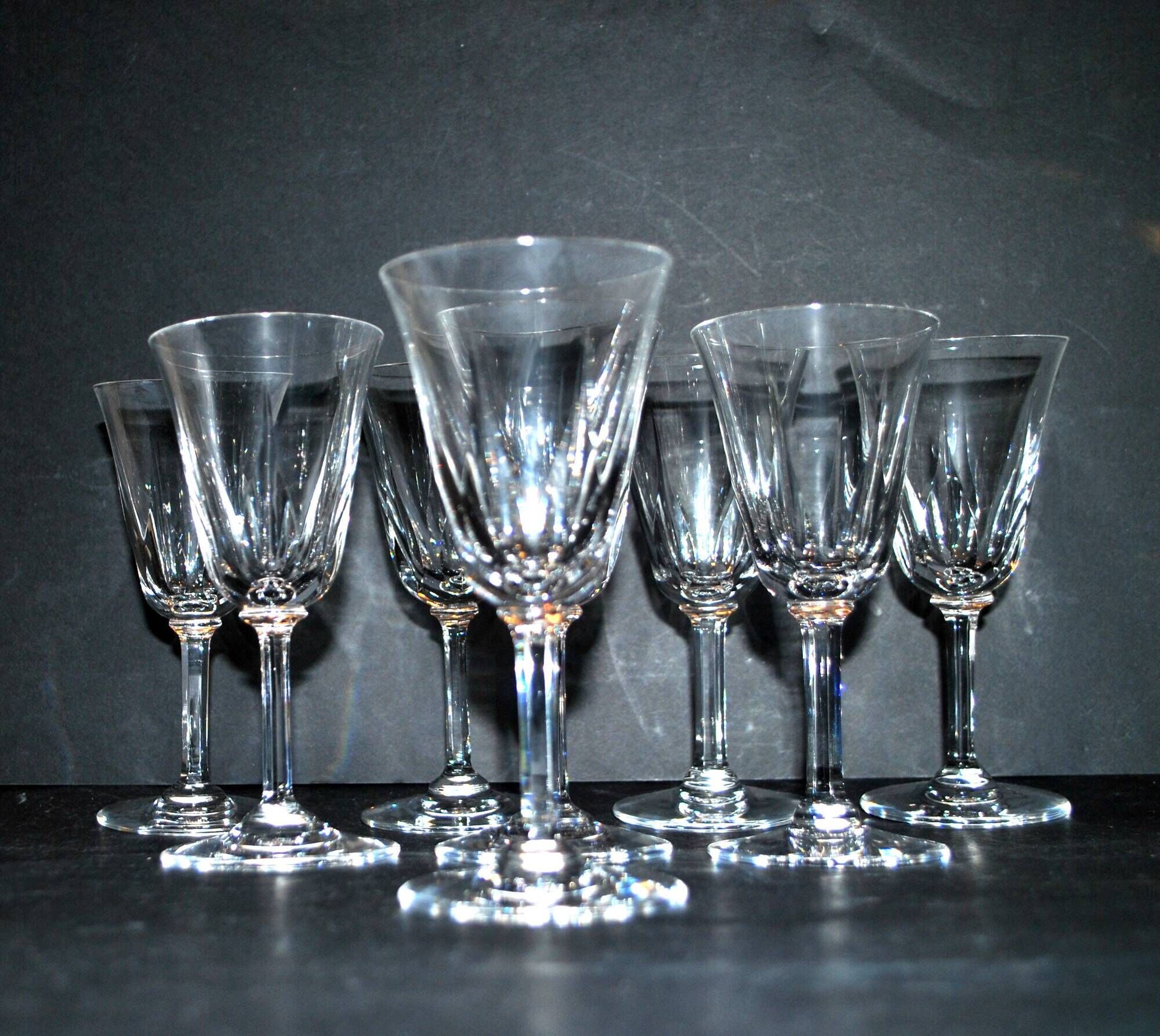Set of 8 cerdagne wine glasses in cut crystal from saint louis h13cm