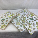 Vintage rectangular tablecloth & 8 towels