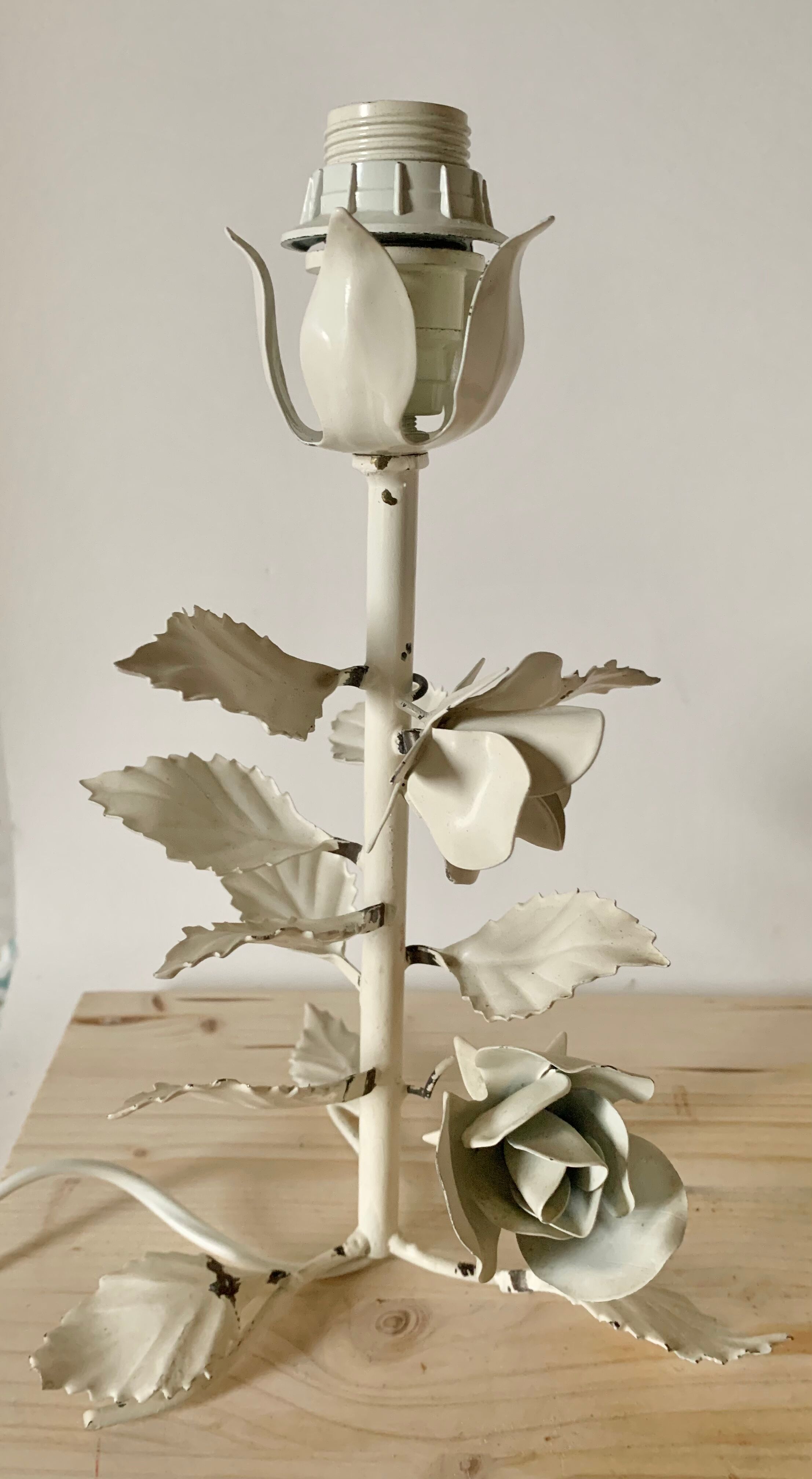 Vintage white flower lamp