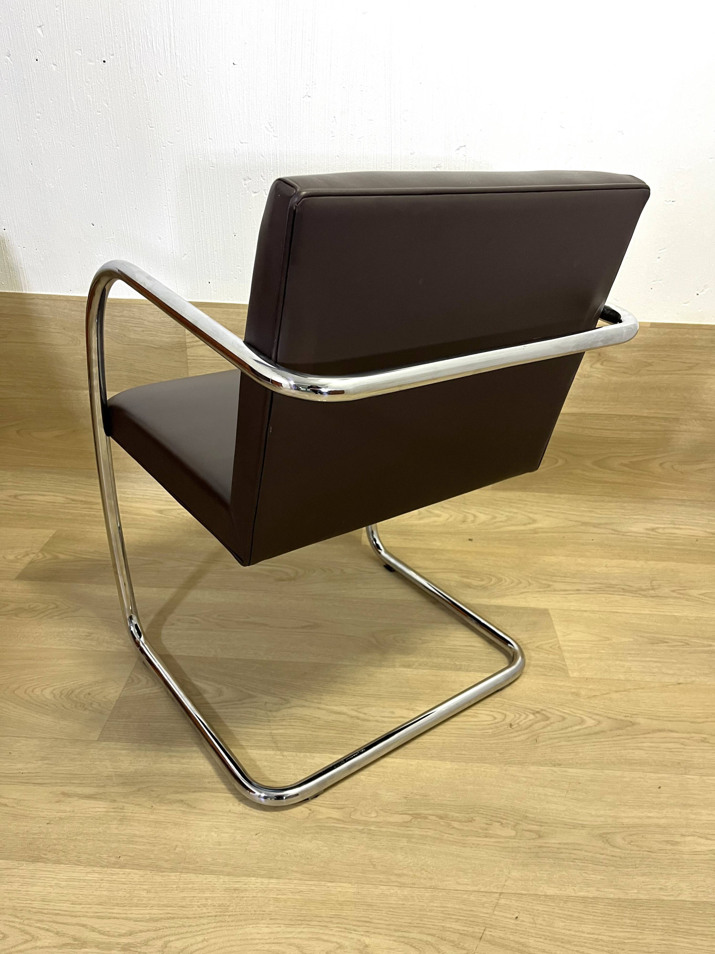Chaise Brno Knoll par Ludwig Mies van der Rohe