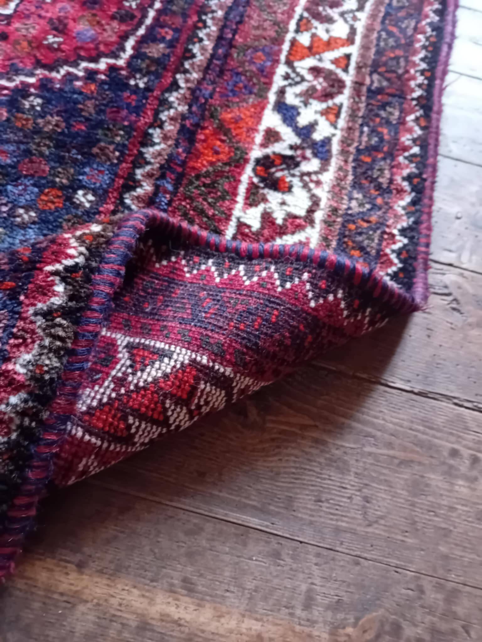 Handmade Persian Qashqai rug 172x125cm