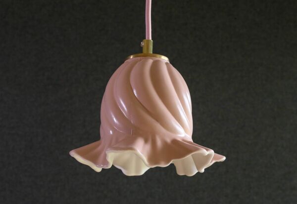 Suspension ancienne en verre peint rose et blanc, suspension française -livrée avec douille et cable