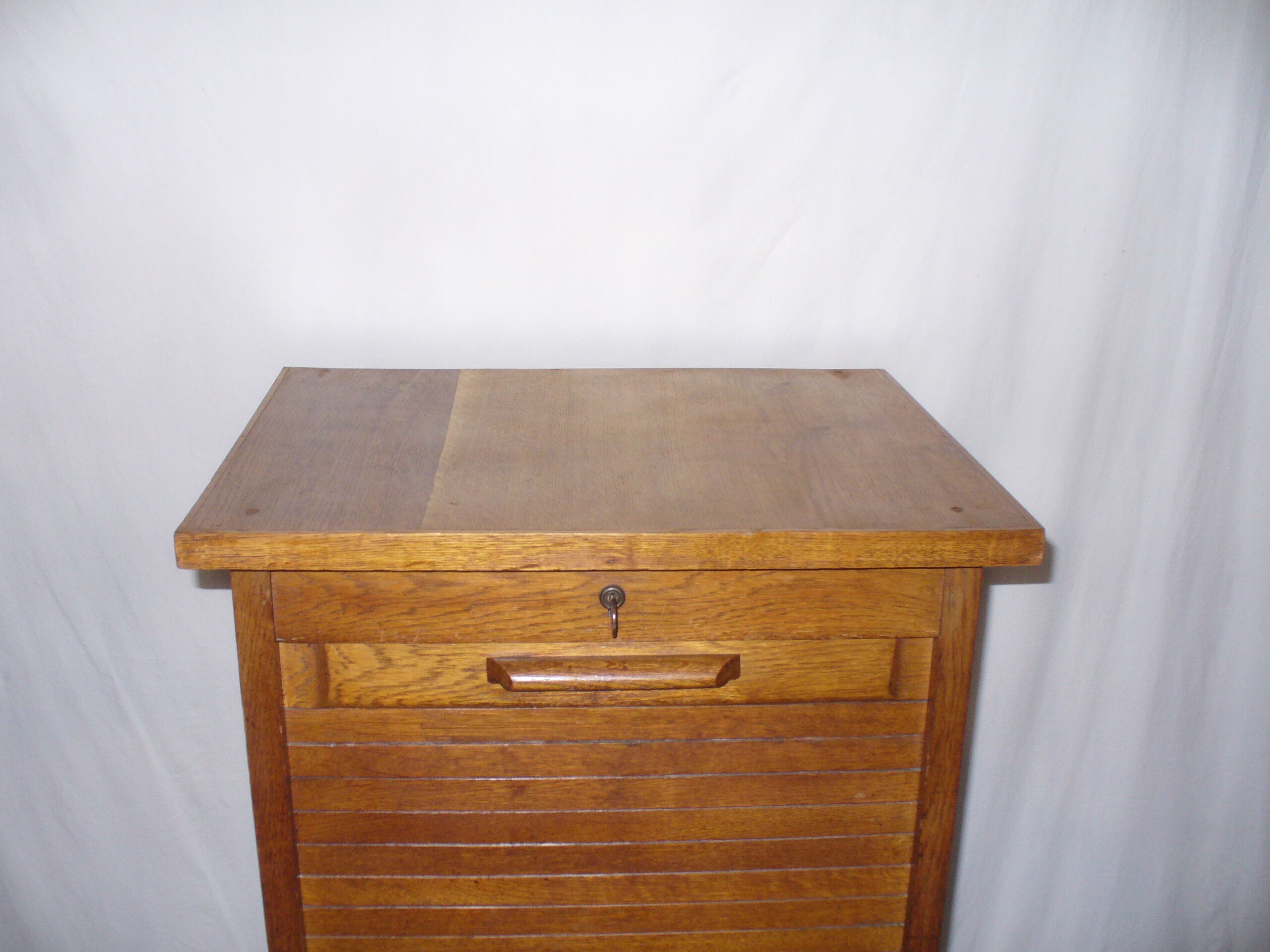 Meuble classeur à rouleaux des années 40