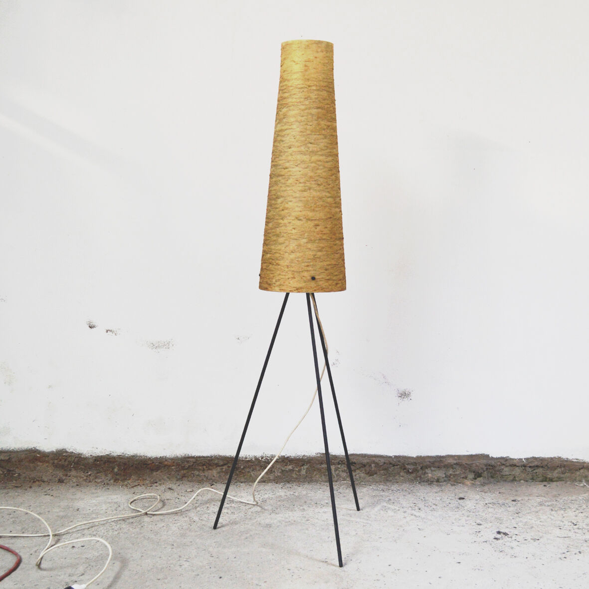 Floor lamp tripod metal