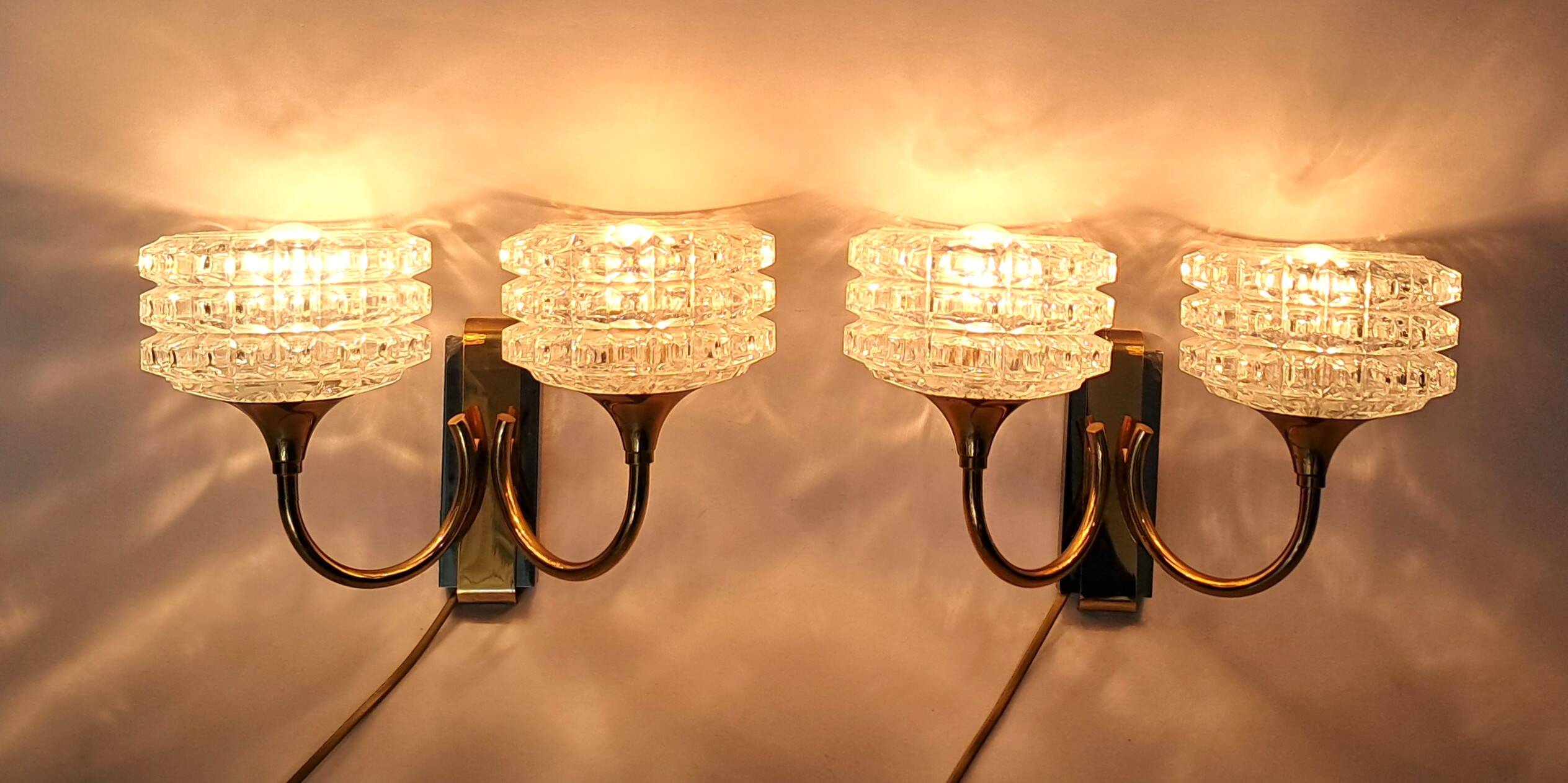 Pair of two-light wall sconces in gilded brass and blue from the 1950s.