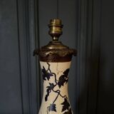 Porcelain lamp in the Indochinese style enhanced with gilding