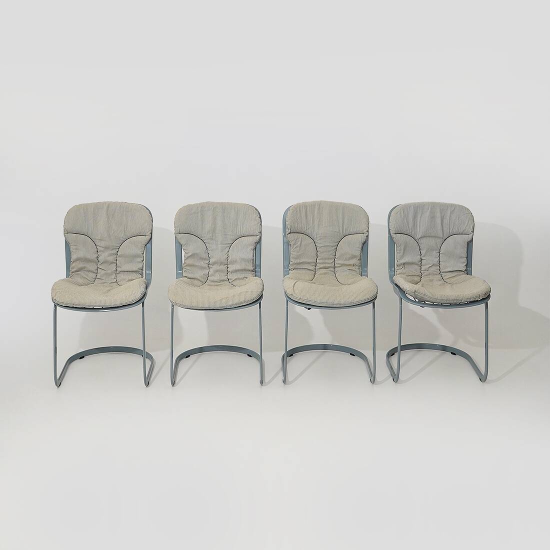 Ensemble de 4 chaises "077" par Studio Cidue pour Cidue, années 1970.