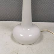 Lampe de table Le Klint, verre opalin blanc laiteux, dessus en laiton, modèle 311