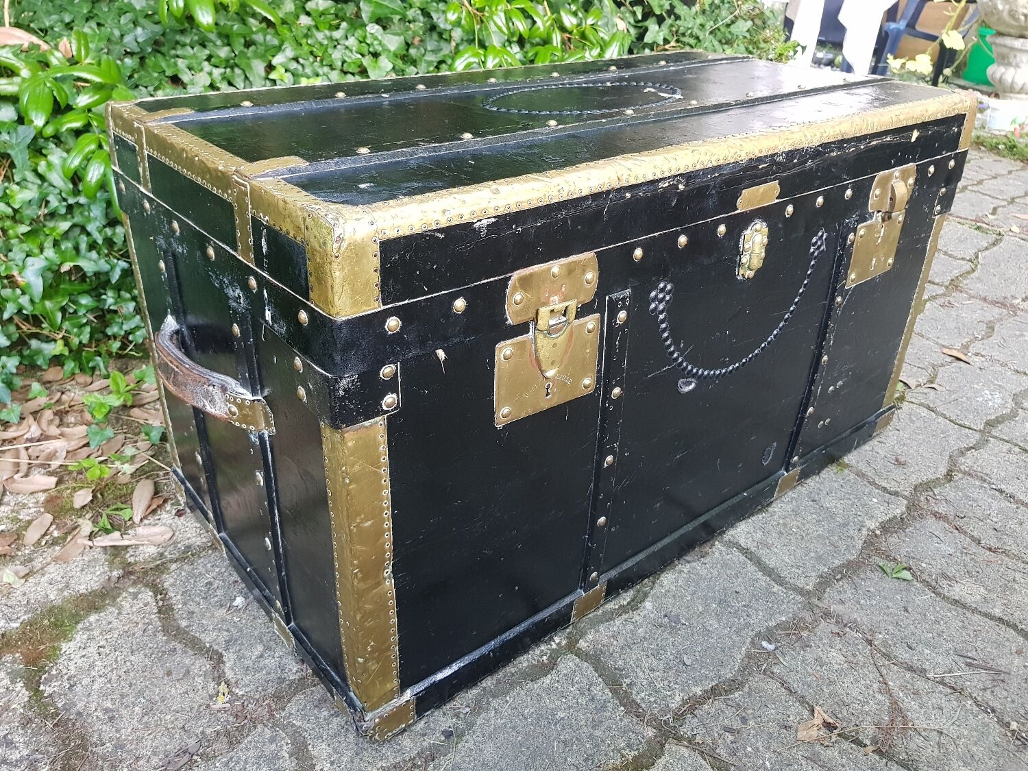 Old trunk "Lavolaille"