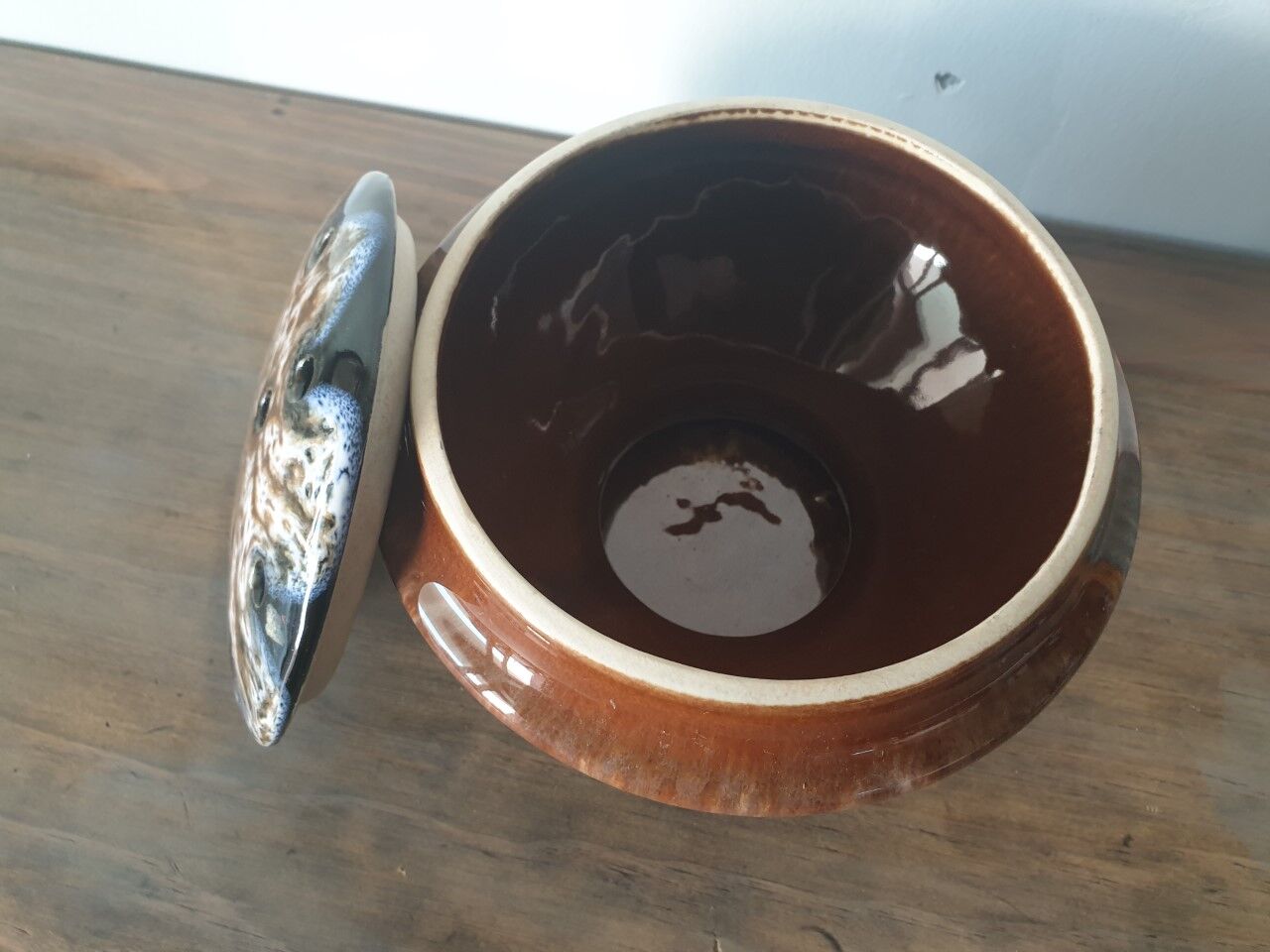 Vase stings earthenware flowers