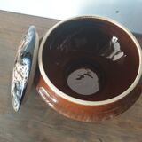 Vase stings earthenware flowers