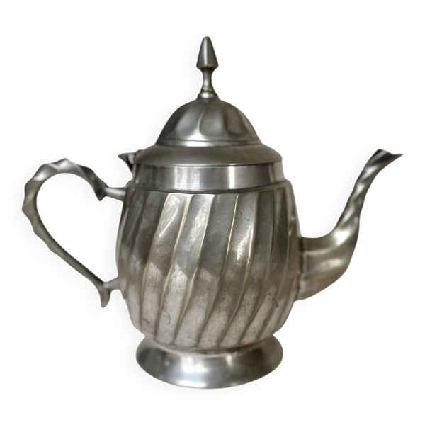 Théière en métal argenté à panse cannelée Art Déco