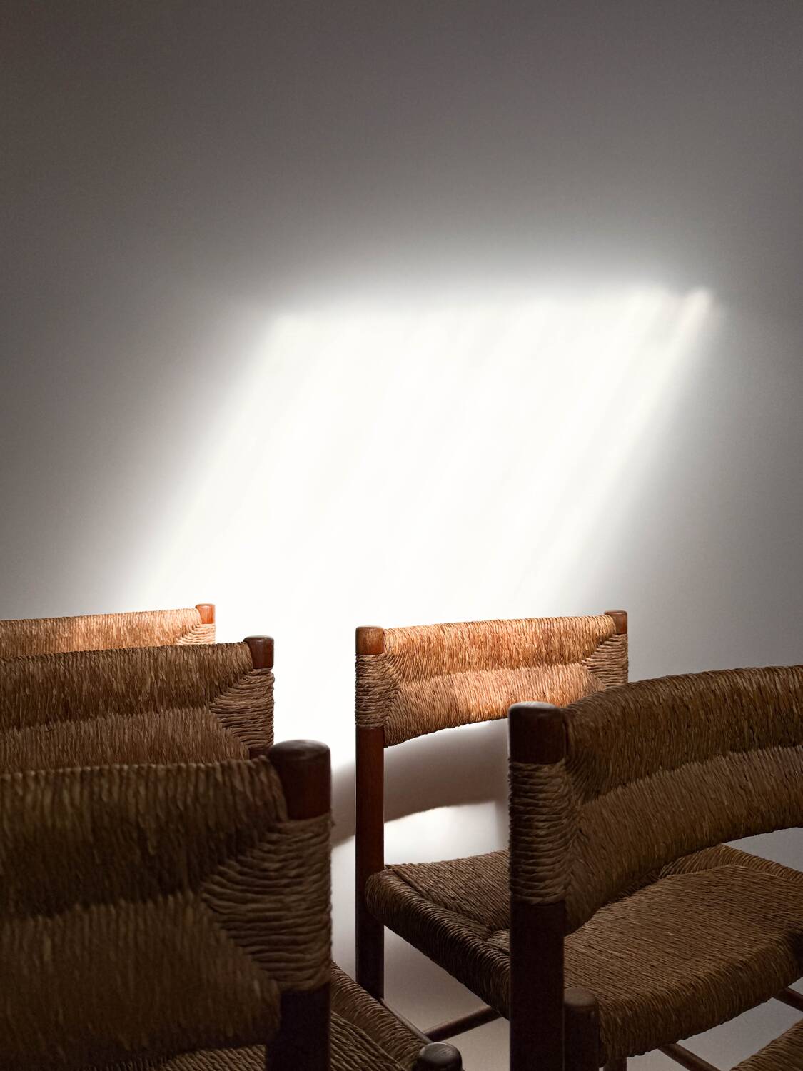 Lot de 5 chaises Charlotte Perriand modèle Dordogne
