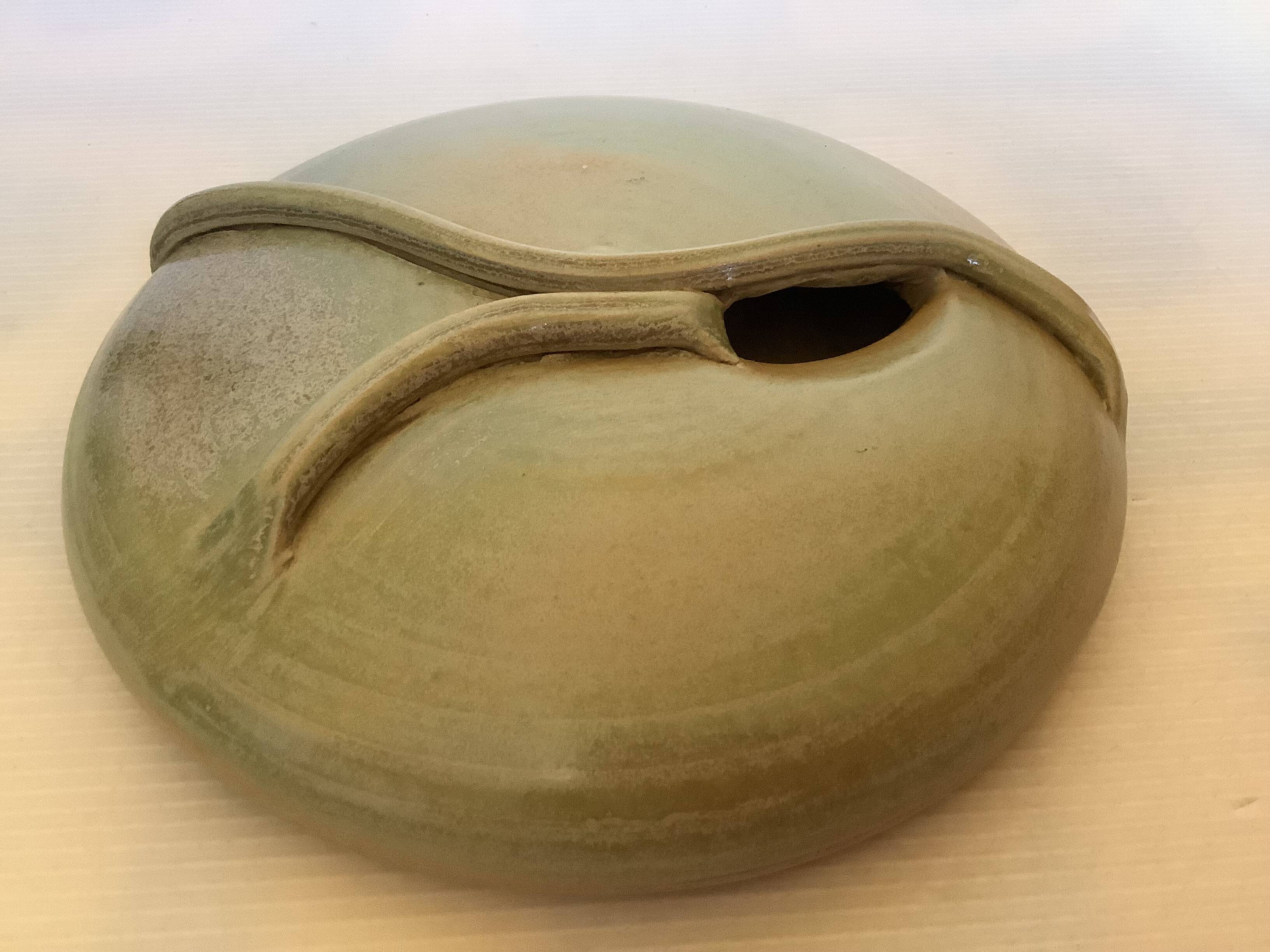 Round ceramic vase bouquet holder