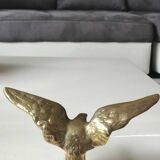 Eagle figurine sculpture with outstretched wings, in solid brass. Size 8 x 15 cm