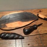 Tray and its wooden fruits. Tribal art