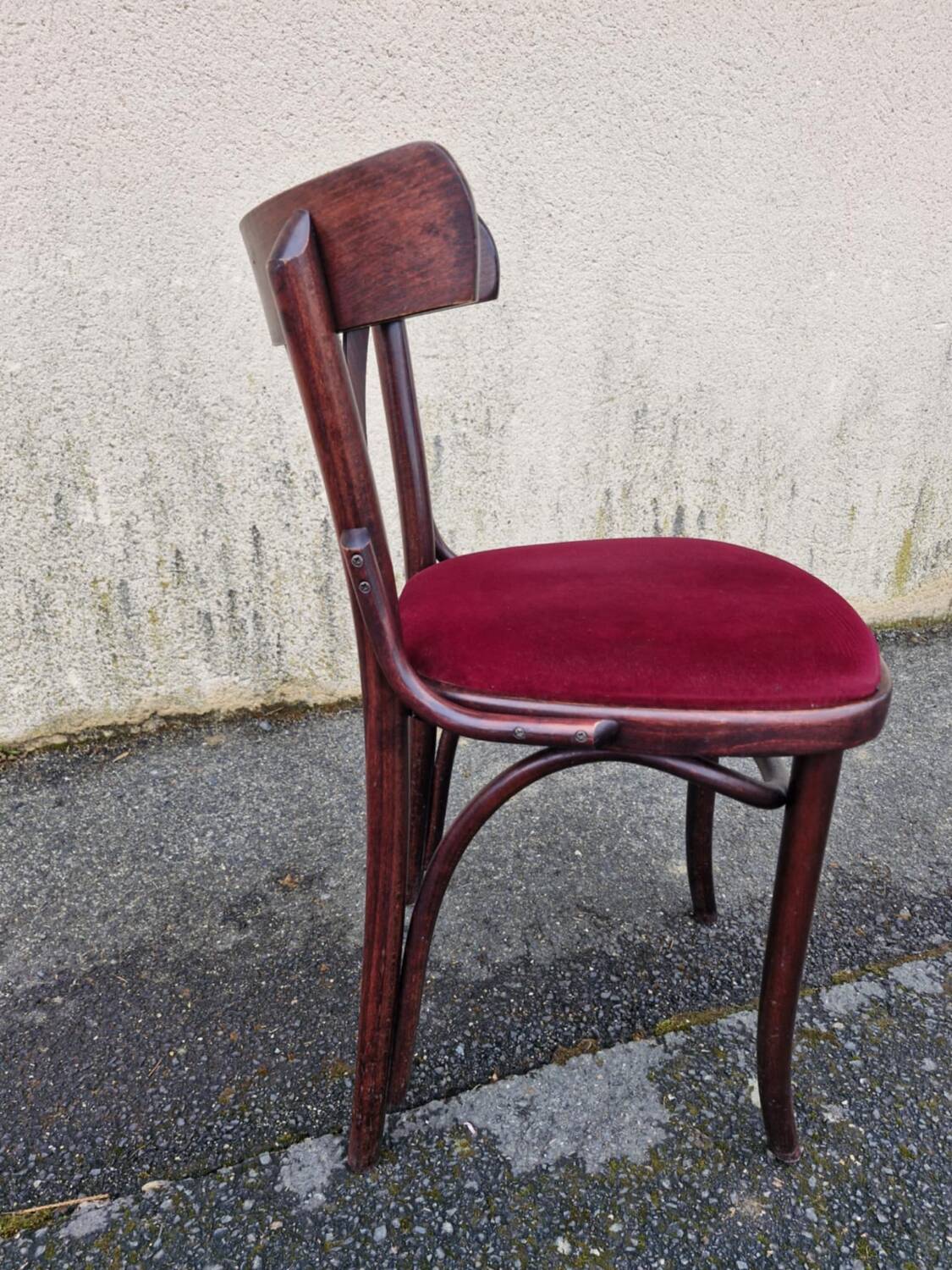 26 fauteuils et 4 chaises bistrot