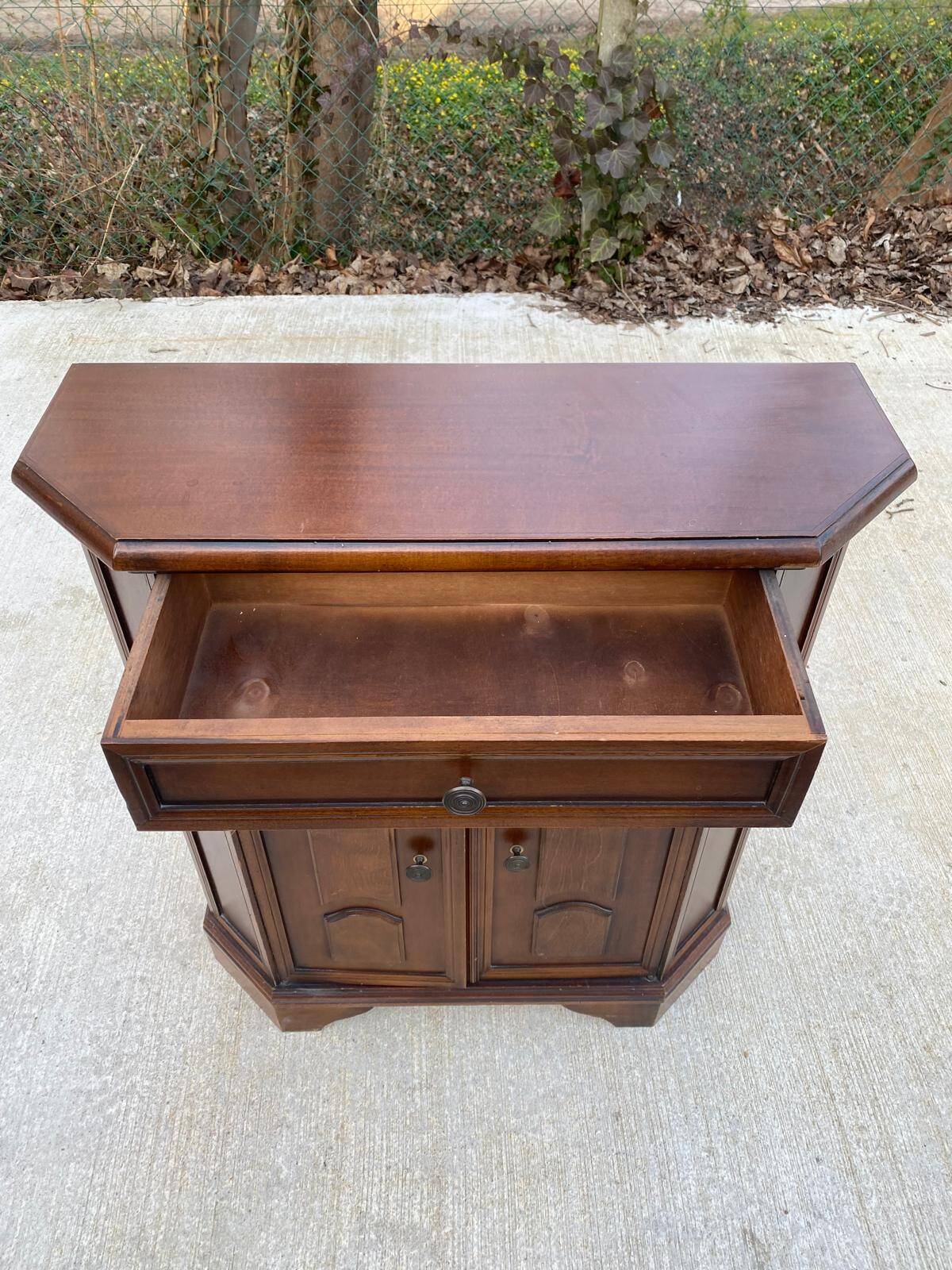 Meuble d'entrée commode de style colonial en bois massif