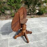 Charles X walnut pedestal table