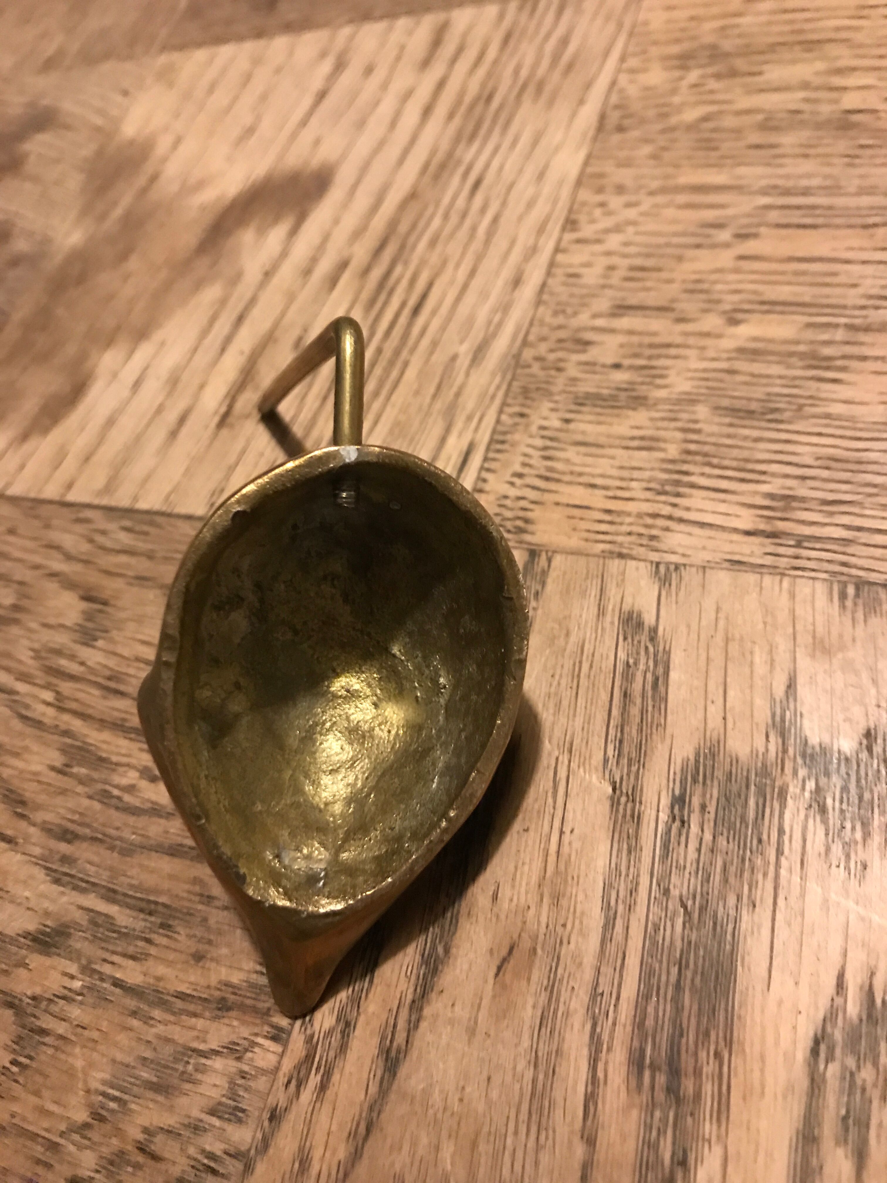 Brass mouse