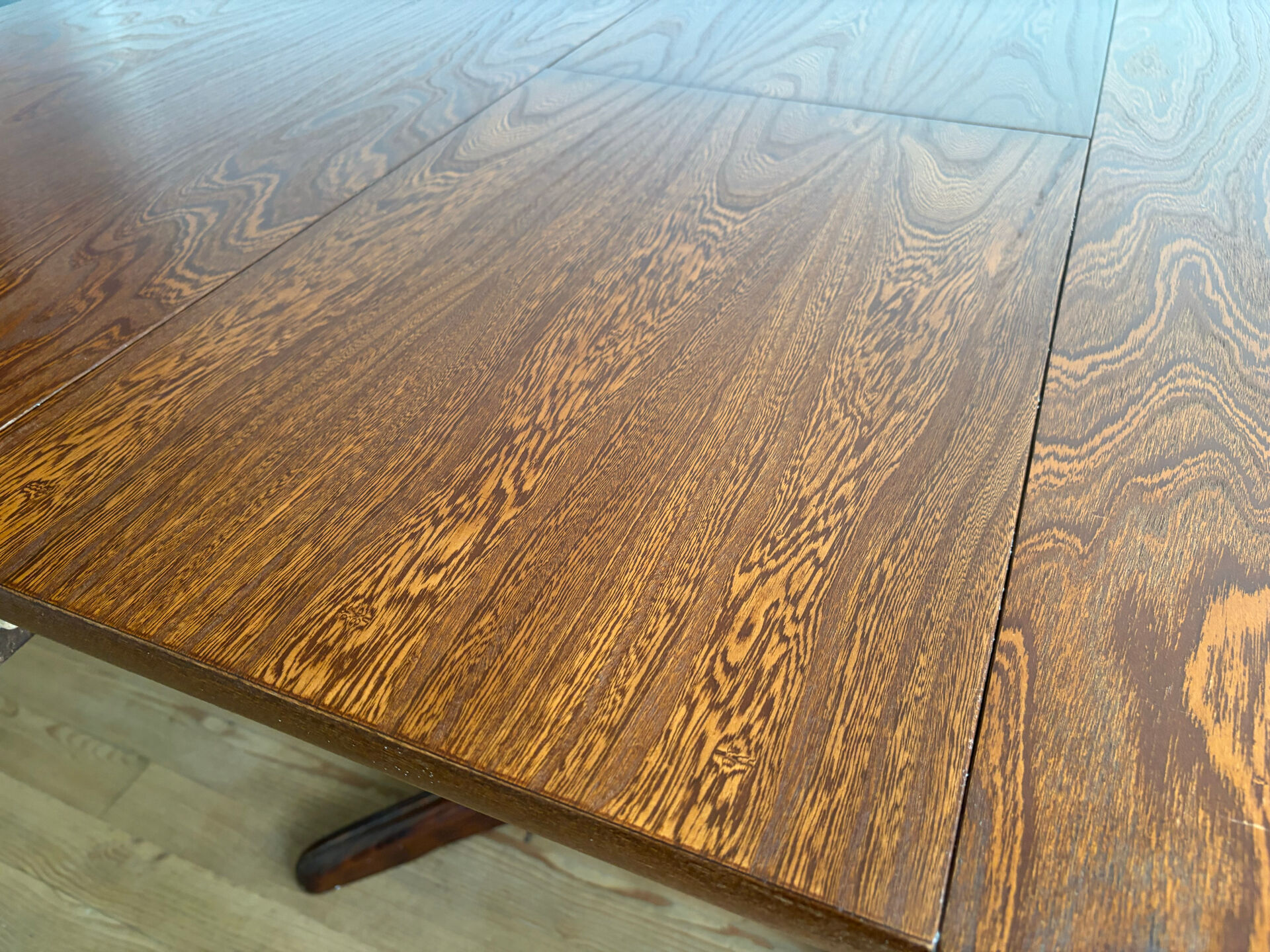 Extendable round table Baumann