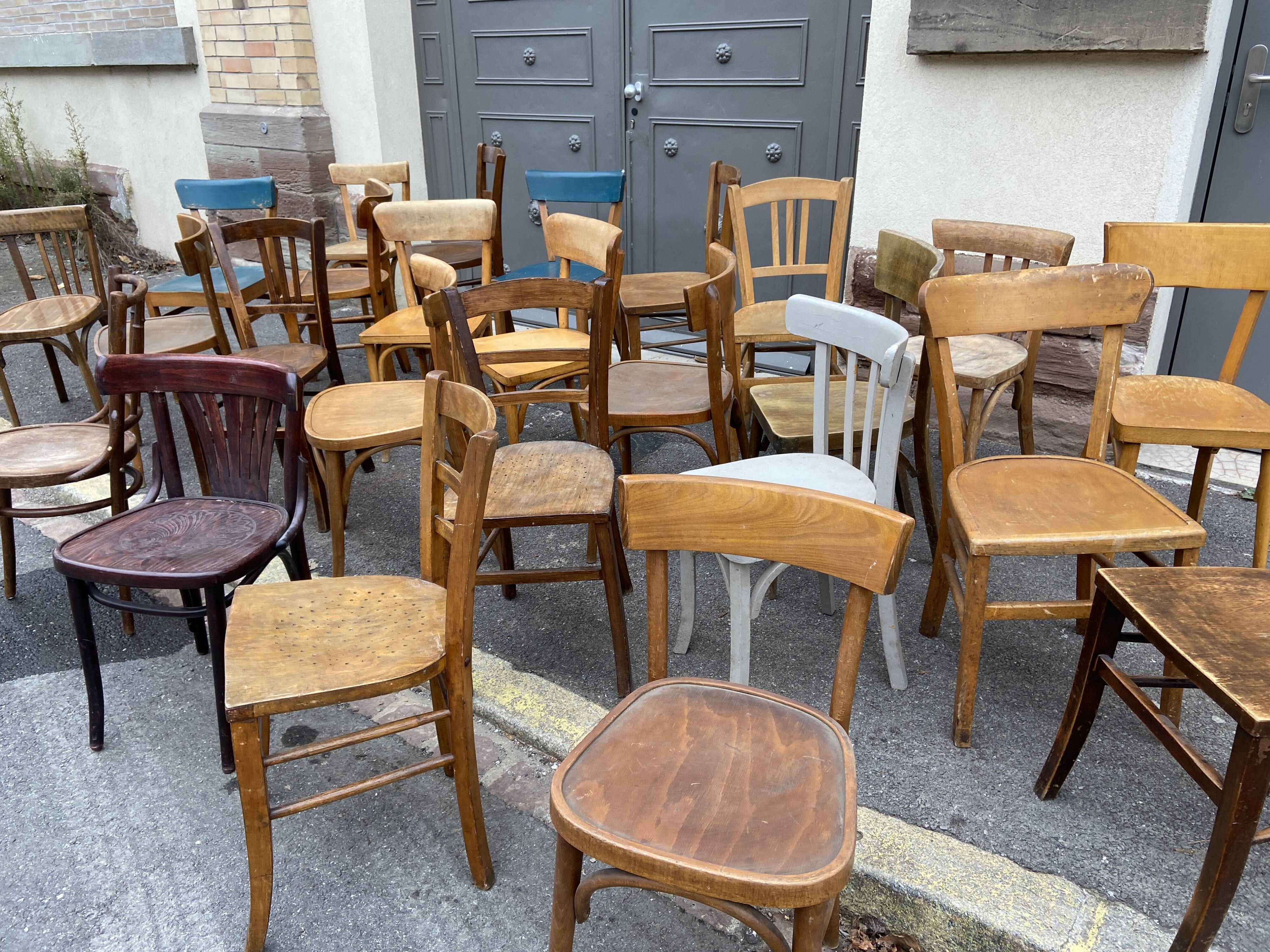 Lot 25 chaises bistrot restaurant bois courbé vintage