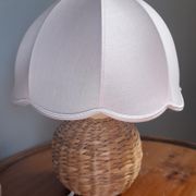 Bedside lamp foot ball in natural fiber, rattan, pink lampshade