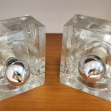 Deux appliques en verre coulé