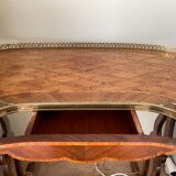 Kidney table with marquetry with bronze gallery