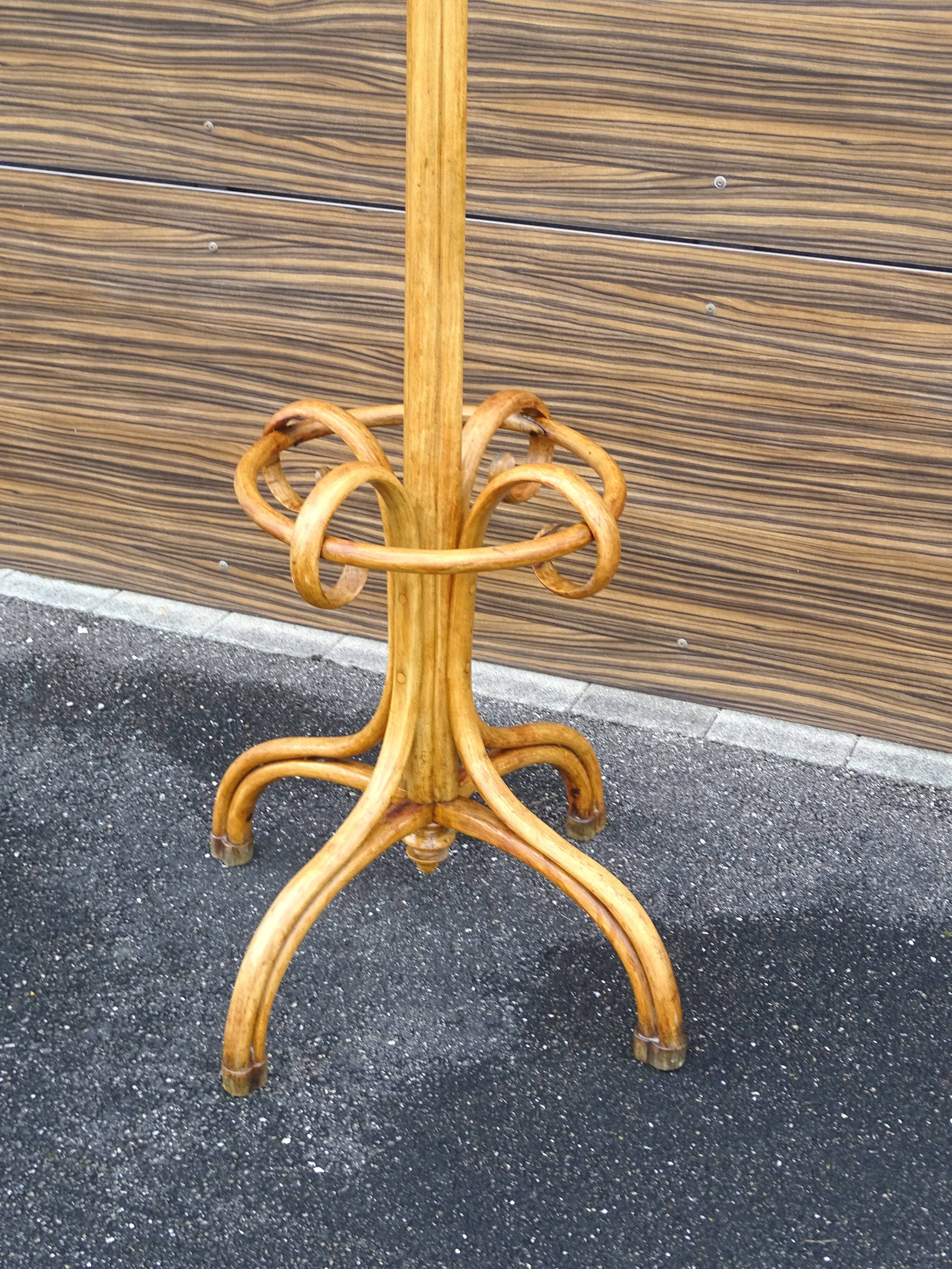 Bistro coat rack with 8 hooks, Thonet style, Fischel 1920.