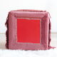 Pouf en velours rose à franges