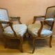 Paire de fauteuils de style Louis XV tissu moderne