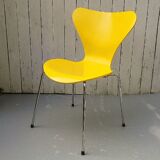 Pair of chairs Arne Jacobsen for Fritz Hansen edition 2001 yellow clove