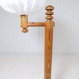 Modern sculptural Scandinavian floor lamp in pine by Uno Kristiansson, Sweden 1970s