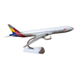 Model aircraft Boeing 777