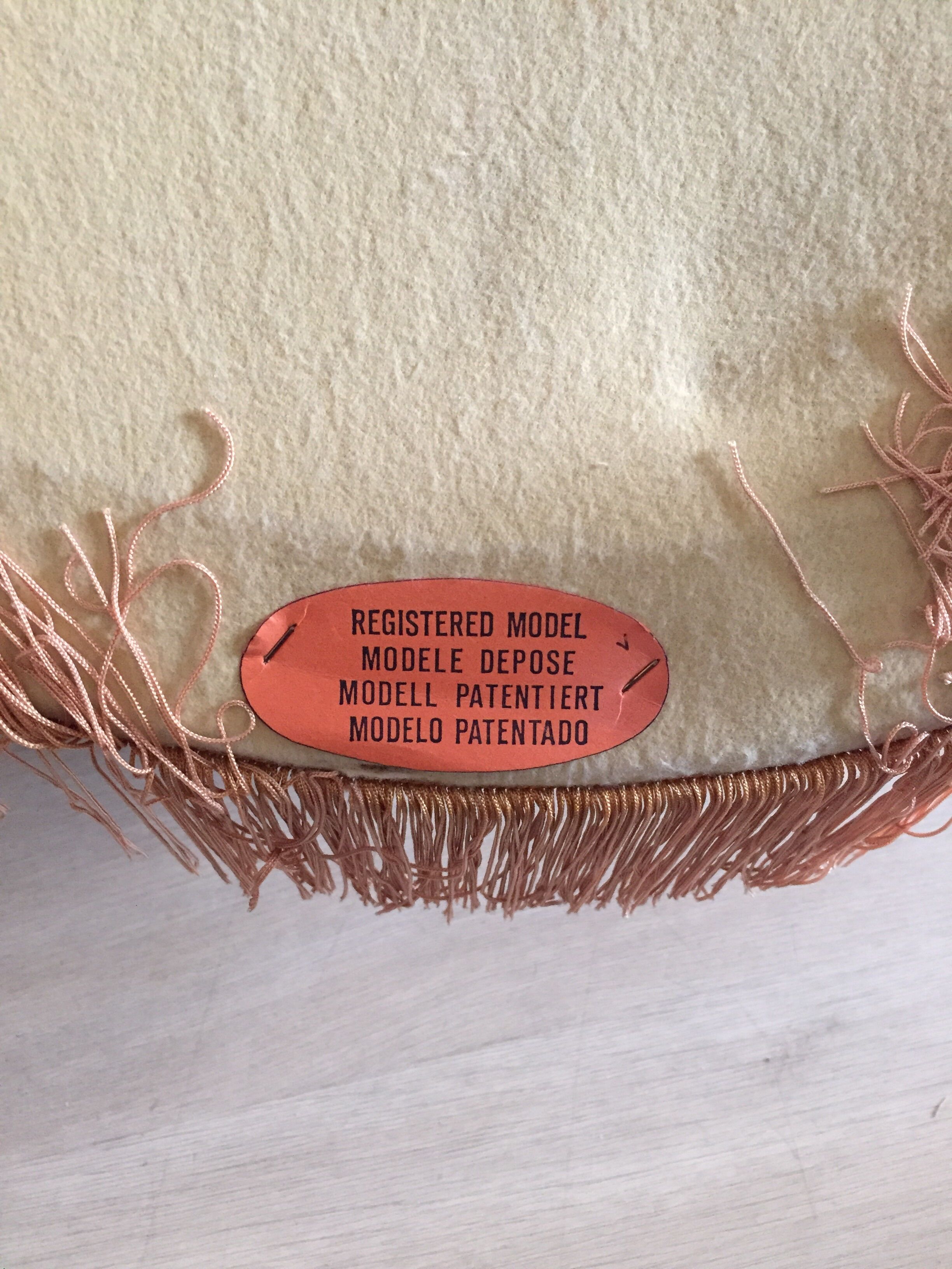 Armchair toad velvet and fringe