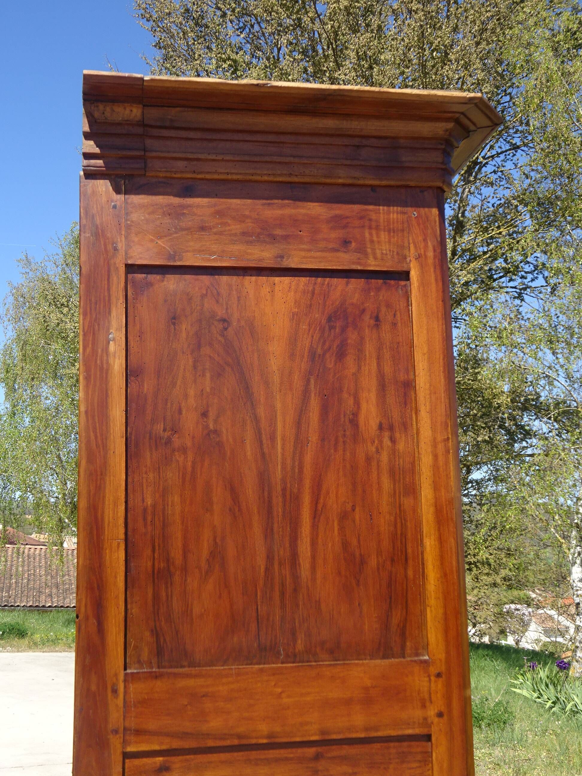 Ancienne armoire Louis Philippe en noyer
