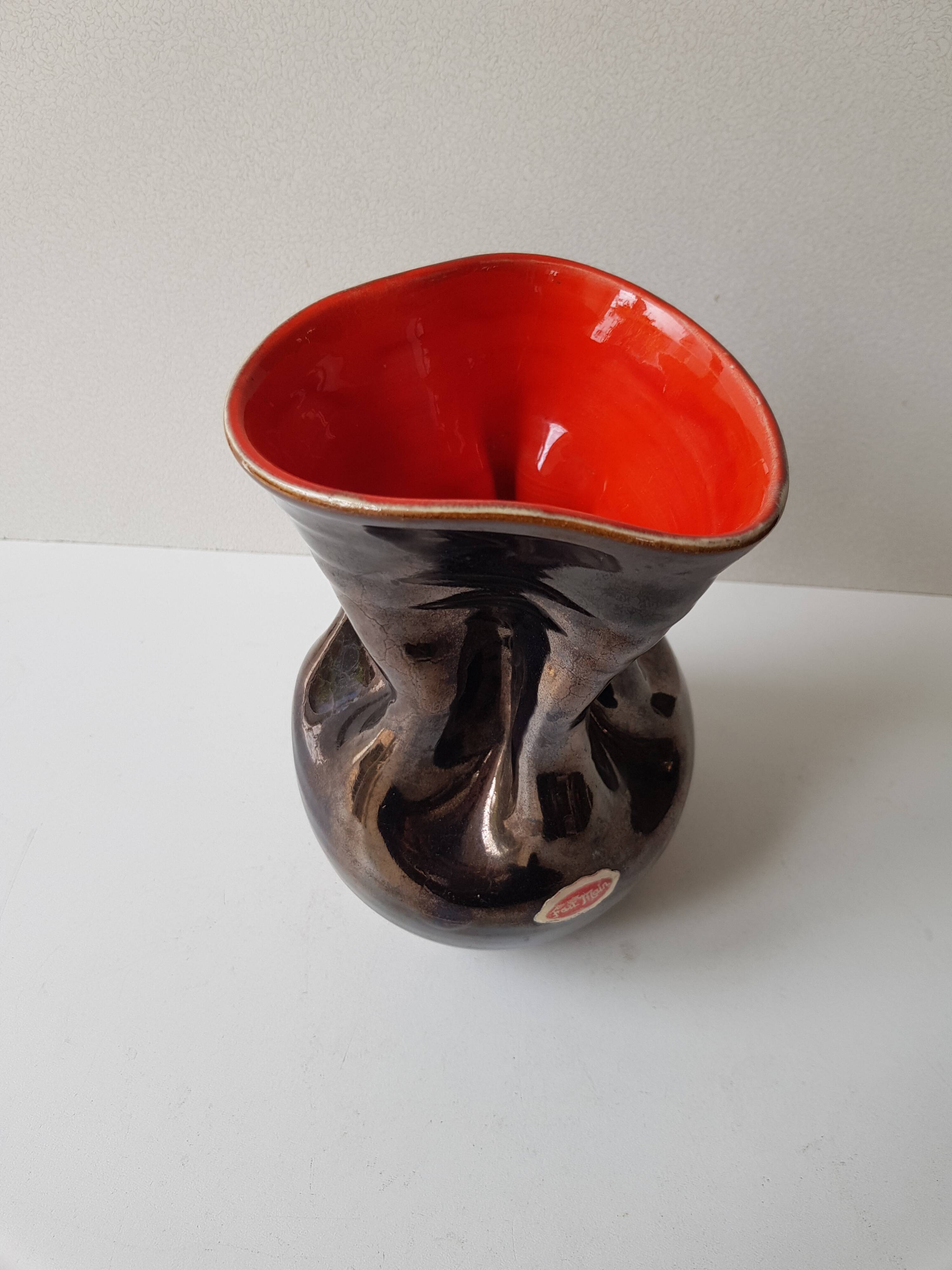 Ceramic vase Pearly black / red Free form - 60s design signed L Bro