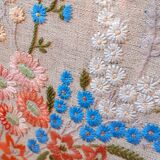 Pare-feu années 50, vintage en chêne massif et broderie de fleurs